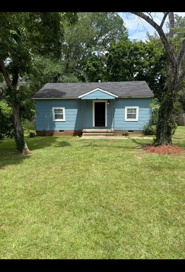 property at 2962 Greenwood Ave