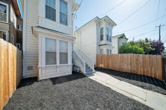 682-686 25th St in Oakland, CA - Building Photo - Building Photo