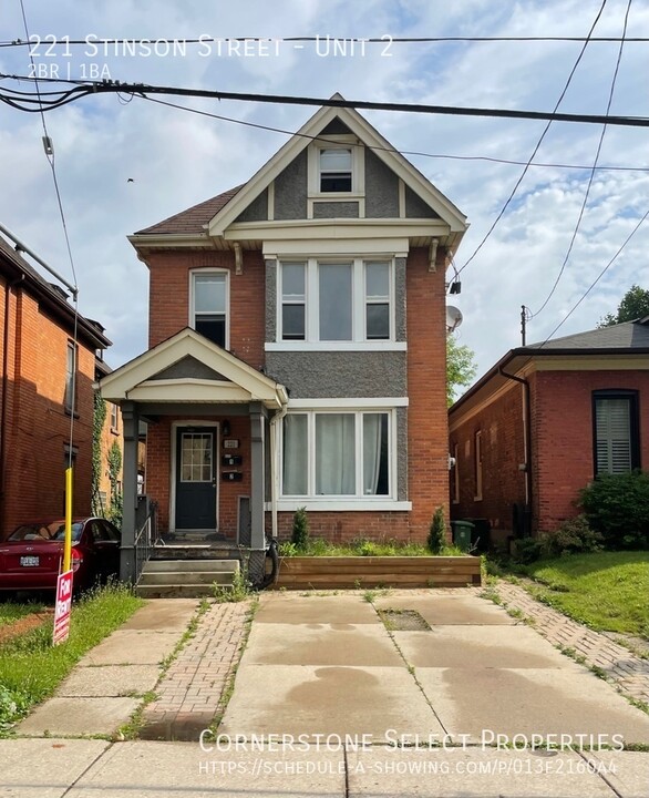 221 Stinson St in Hamilton, ON - Building Photo