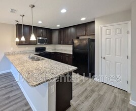 12802 Gillespie Ave in Jacksonville, FL - Foto de edificio - Building Photo