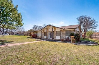 3818 W Calgary Ct in Irving, TX - Building Photo - Building Photo
