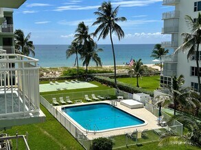 1750 S Ocean Blvd in Pompano Beach, FL - Building Photo - Building Photo
