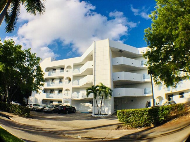 16531 NE 35th Ave, Unit 7 in North Miami Beach, FL - Building Photo - Building Photo