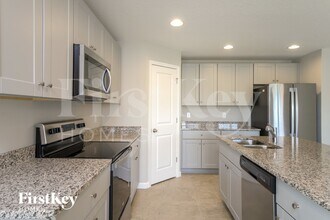 651 Lindbergh Wy in Davenport, FL - Foto de edificio - Building Photo