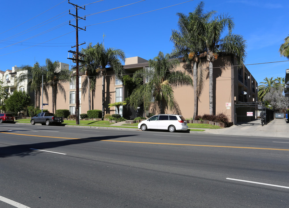 Linden Terrace Apartments in Van Nuys, CA - Building Photo