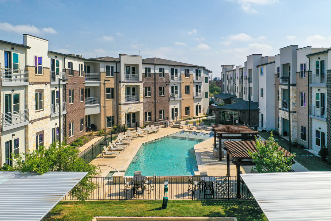 Epic Apartments in Denton, TX - Building Photo