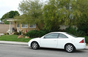 2417 Orange Ave in Costa Mesa, CA - Foto de edificio - Building Photo