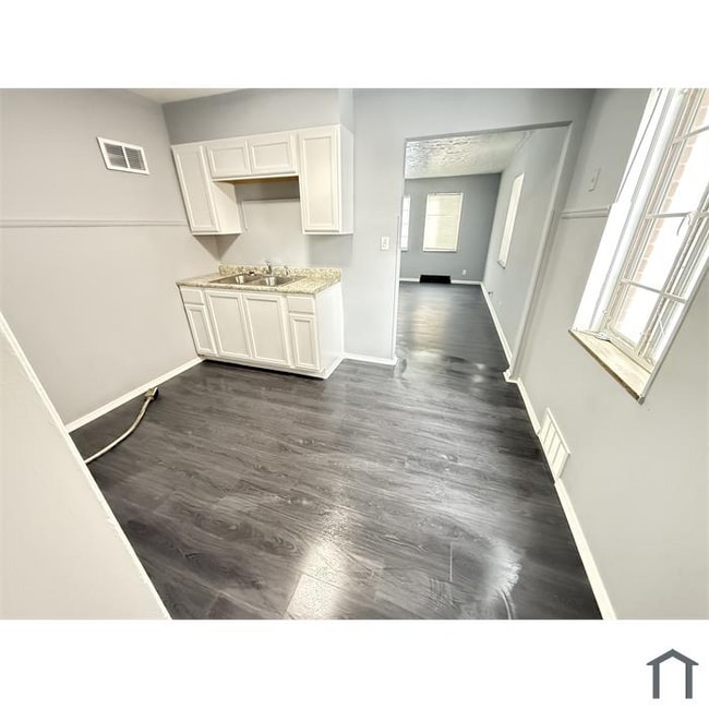 521 E 222nd St, Unit 521 E 222nd St- DWN in Euclid, OH - Foto de edificio - Building Photo