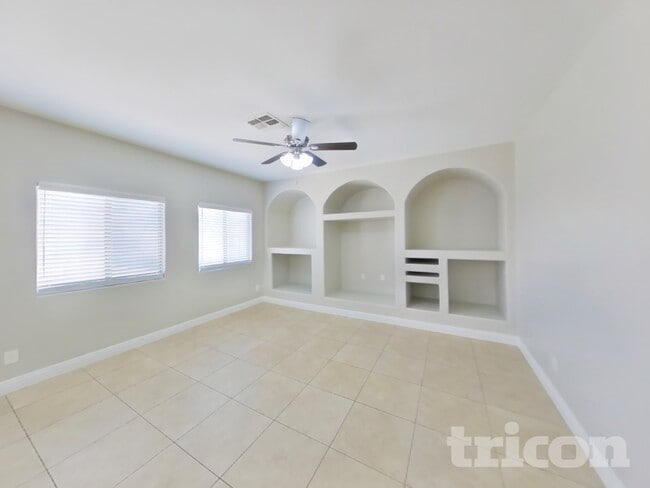 2405 N 92nd Ln in Phoenix, AZ - Building Photo - Building Photo