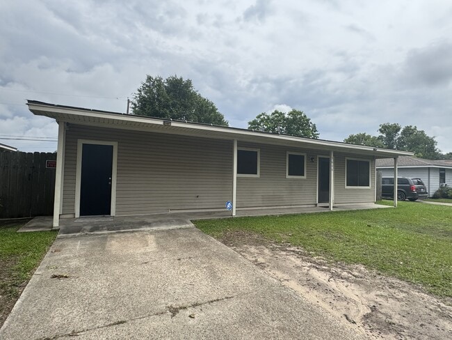 property at 3608 Edgemont Dr