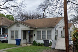 943 Essex St in San Antonio, TX - Building Photo - Building Photo