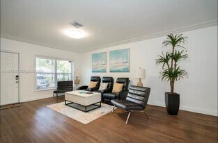 35 SW 28th Rd in Miami, FL - Building Photo