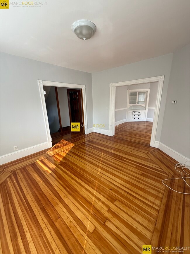 68 Willow Ave, Unit 1 in Somerville, MA - Building Photo - Building Photo