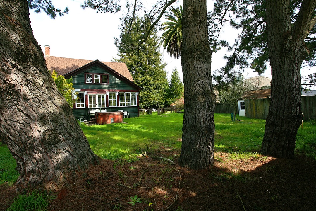 984 Bodega Ave in Petaluma, CA - Building Photo