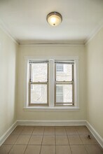 1361 W Greenleaf Ave in Chicago, IL - Building Photo - Building Photo