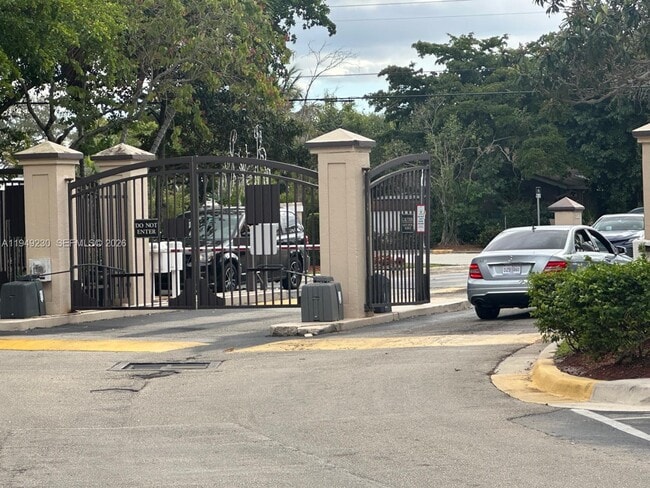 4481 W McNab Rd in Pompano Beach, FL - Building Photo - Building Photo