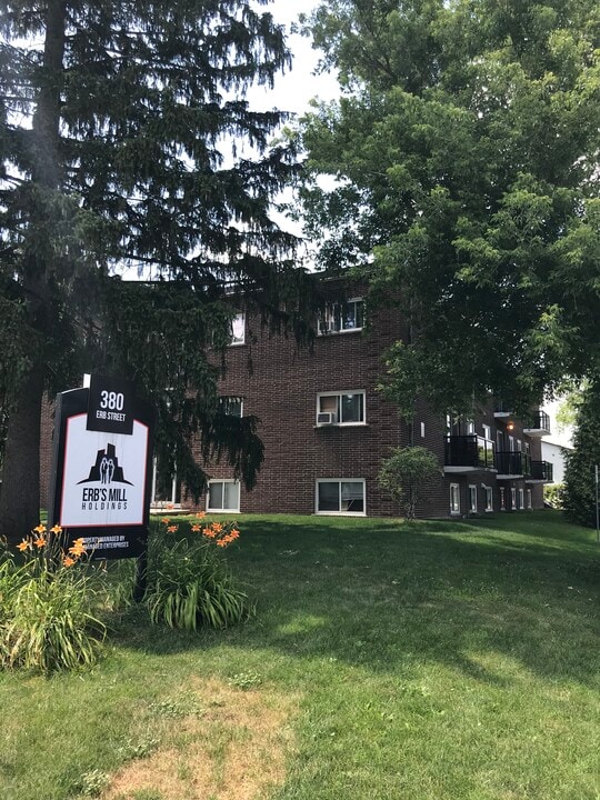 380 Erb St. W in Waterloo, ON - Building Photo