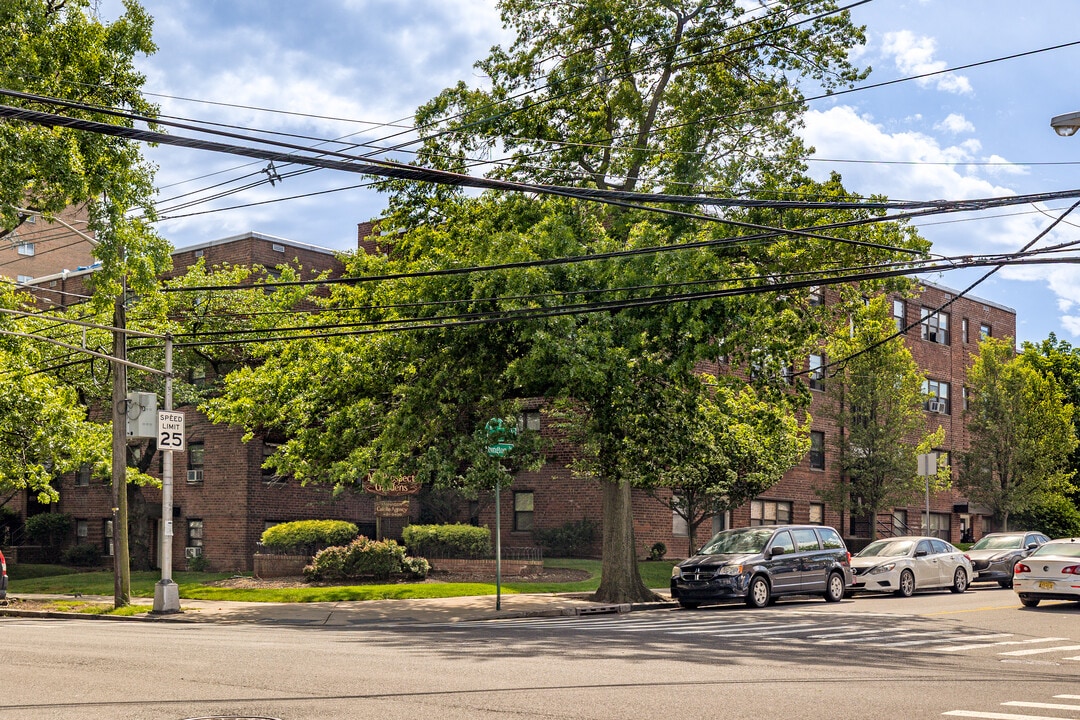 Mount Prospect Gardens in Newark, NJ - Building Photo