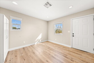 18053 Arrow Blvd in Fontana, CA - Building Photo - Building Photo