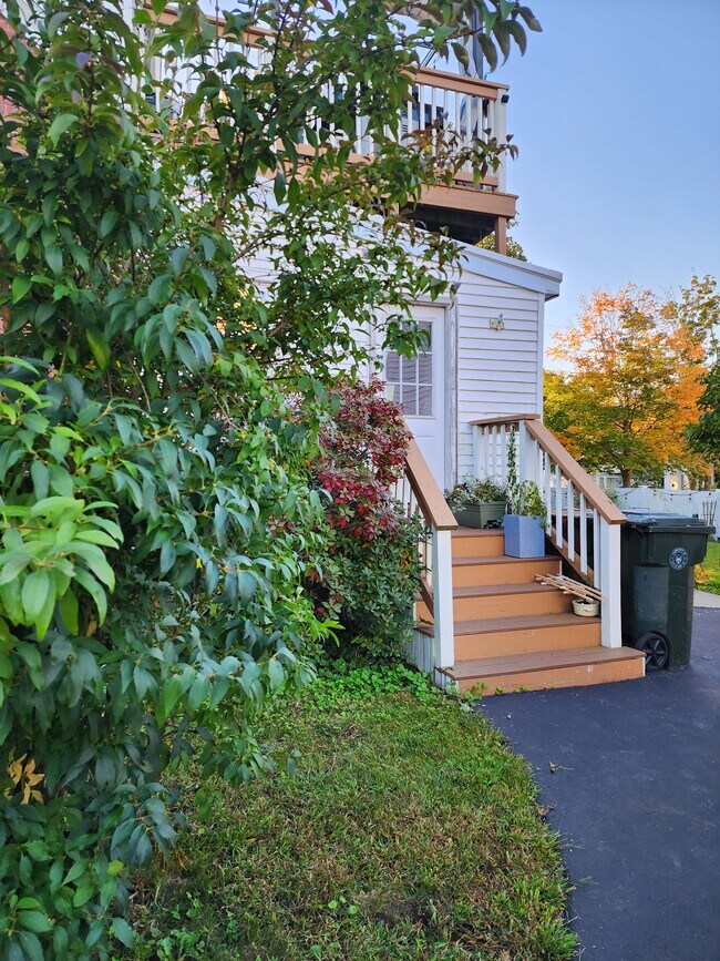 35 School St, Unit First Floor in Saco, ME - Foto de edificio - Building Photo