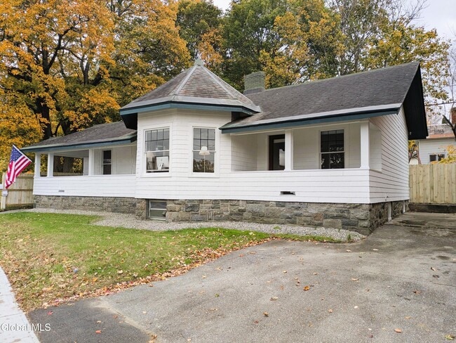 4 Palmer Ave in Corinth, NY - Building Photo - Building Photo