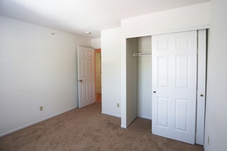 Westpark Apartments and Townhomes in St. Louis, MO - Building Photo - Interior Photo