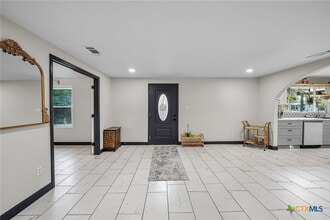 133 Alamo Dr in Lakehills, TX - Building Photo - Building Photo