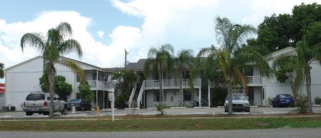 Sunset Place in Ft. Myers, FL - Building Photo - Building Photo