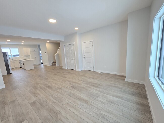 8115 Lois Argue Rd in Edmonton, AB - Building Photo - Building Photo