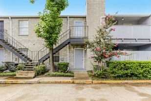 9797 Leawood Blvd in Houston, TX - Building Photo