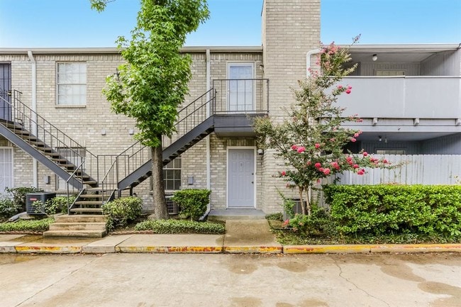 property at 9797 Leawood Blvd