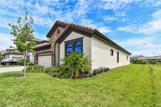 11239 Rustic Timber Lp in San Antonio, FL - Building Photo - Building Photo