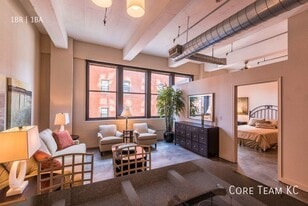 1537 Walnut St in Kansas City, MO - Building Photo