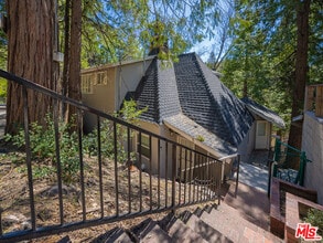 233 Corona Cir in Lake Arrowhead, CA - Building Photo - Building Photo