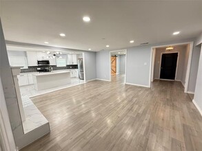 5720 Twineing St in Dallas, TX - Building Photo - Building Photo