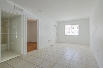 940 NE 33rd Terrace, Unit 102 in Homestead, FL - Building Photo - Building Photo