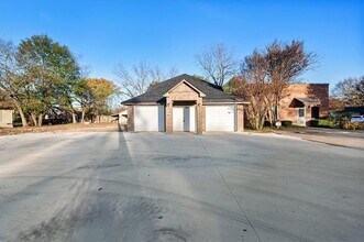 2004 W 2nd Ave in Corsicana, TX - Building Photo - Building Photo