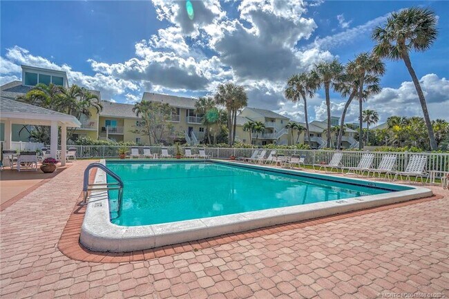5537 NE Gulfstream Way in Stuart, FL - Building Photo - Building Photo