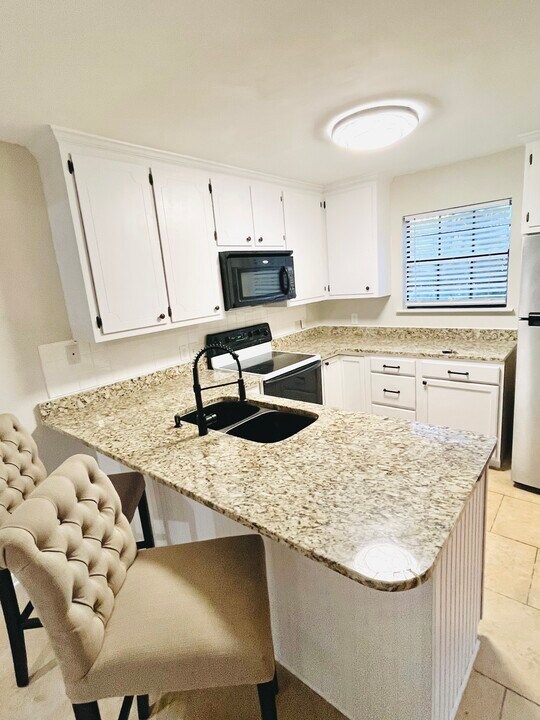 389 Clubhouse Dr in Gulf Shores, AL - Foto de edificio