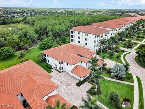 16356 Viansa Wy in Naples, FL - Foto de edificio - Building Photo