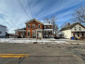 153 N Sycamore St in Ravenna, OH - Building Photo