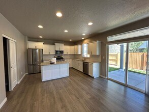 1904 SW 39th St in Redmond, OR - Building Photo - Building Photo
