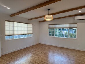7851 1/2 Flight Ave, Unit 7815.5 in Los Angeles, CA - Building Photo - Building Photo
