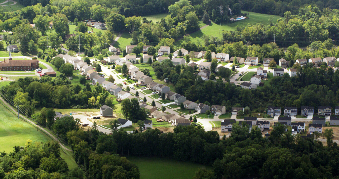 REGATTA AT LIGHT'S HILL in New Richmond, OH - Building Photo