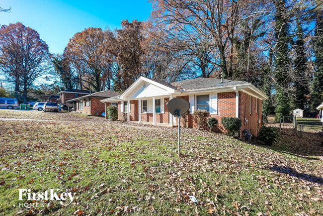 1443 Willow Trail SW in Atlanta, GA - Building Photo - Building Photo