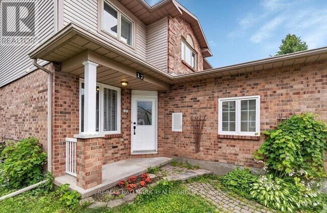 17 Ravenscroft Ct in Ottawa, ON - Building Photo - Building Photo