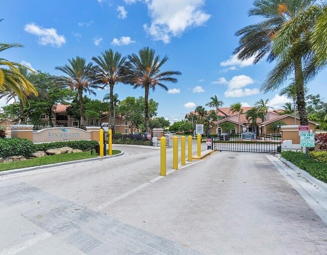 8761 Wiles Rd in Coral Springs, FL - Building Photo - Building Photo