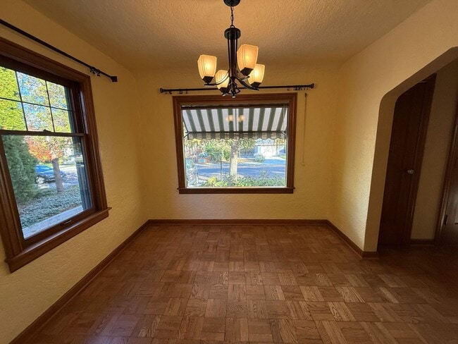 8 N Harrison St in Wenatchee, WA - Building Photo - Building Photo