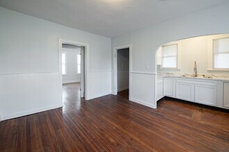 1592 Corbin Ave, Unit 2 in New Britain, CT - Foto de edificio - Building Photo