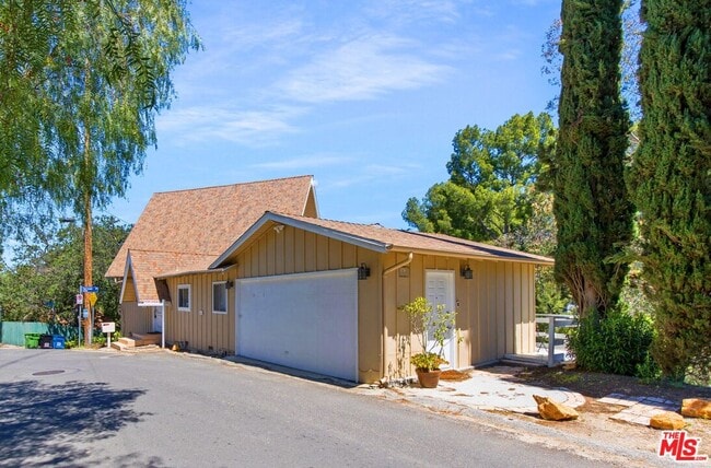 4236 Ensenada Dr in Los Angeles, CA - Building Photo - Building Photo